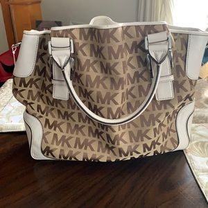 111/2”L x17”W x61/2” bottom Michael Kors  Sachel